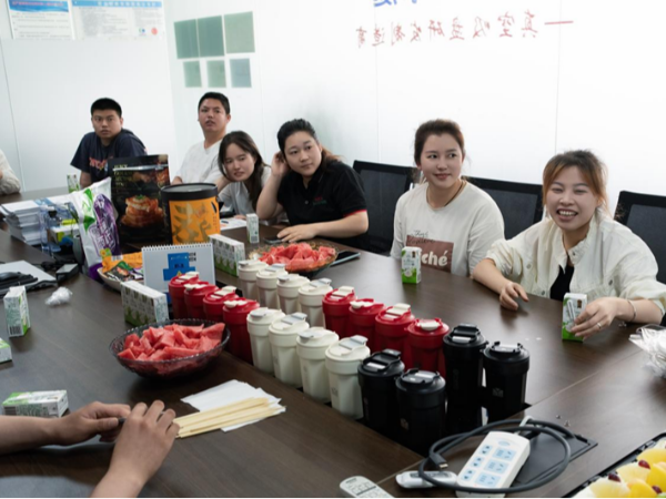 温情相伴，共庆生辰——生日会